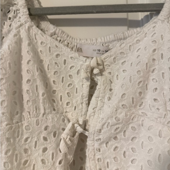 Zara & Art Class Blue Blouse with Flutter Sleeves and Tiered Design - Picture 7 of 8